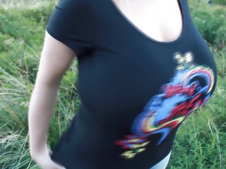 可爱的金发女郎做她的花花公子拍摄